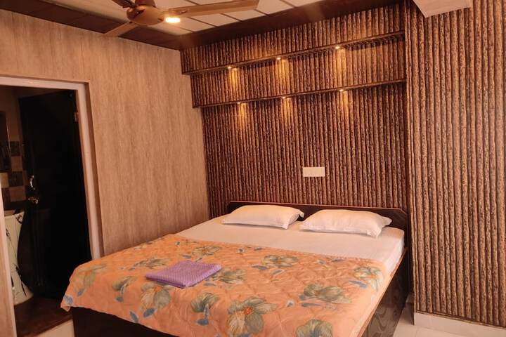 Room 4 of 15