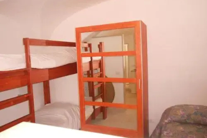 Room 4 of 12