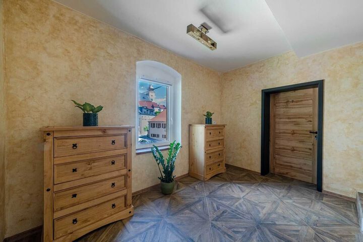 Room 2 of 53