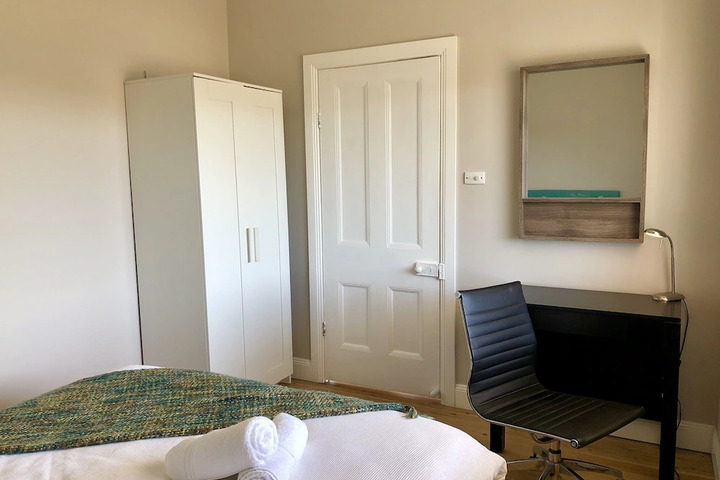 Room 6 of 7