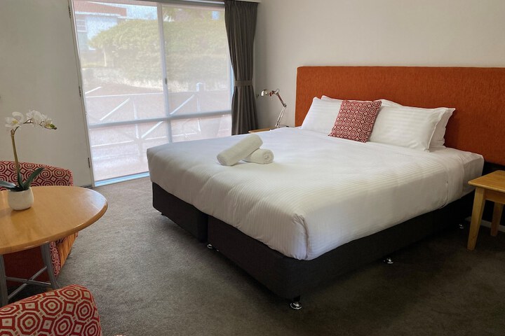 Room 10 of 24