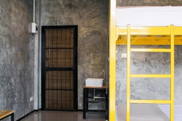 Room 17 of 46