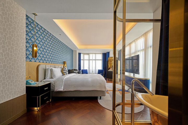 Room 17 of 48