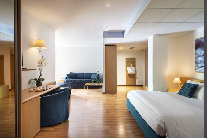 Room 9 of 36
