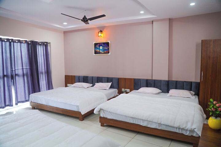 Room 10 of 24