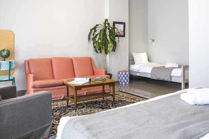 Room 30 of 143