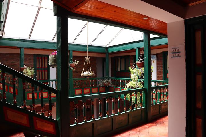 Ballroom/Hall 38 of 45