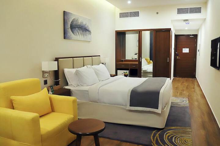 Room 17 of 37