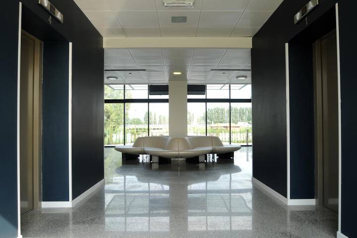Guest Lobby