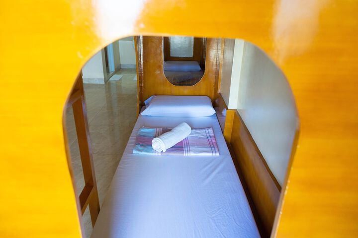 Room 18 of 118