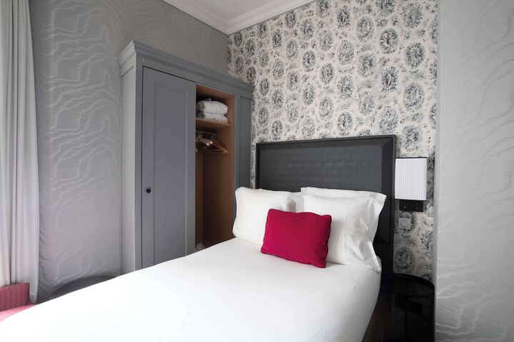 Room 34 of 100