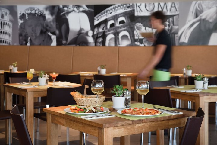 Dining 124 of 145