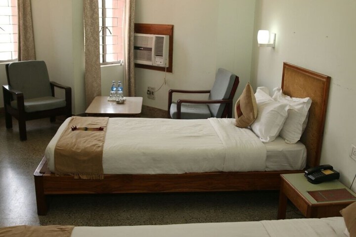 Room 12 of 42