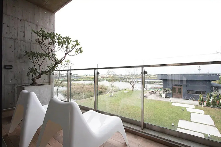 Terrace/Patio 7 of 16