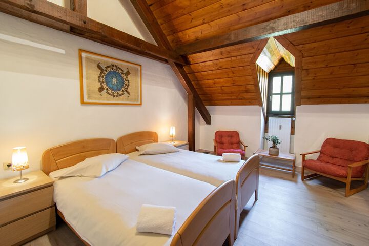 Room 20 of 99