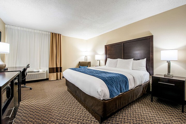 1 King Bed (1 of 16)