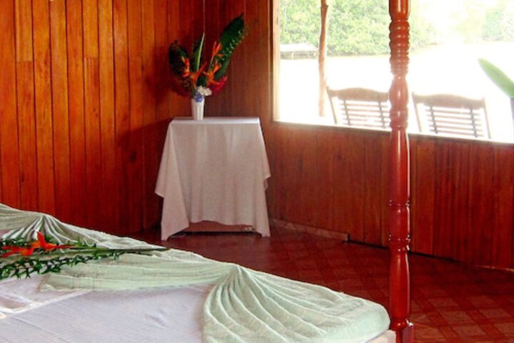 Room 5 of 32
