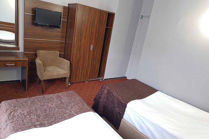 Room 4 of 18