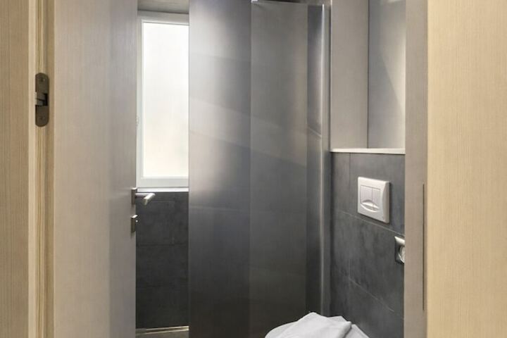 Room 55 of 96