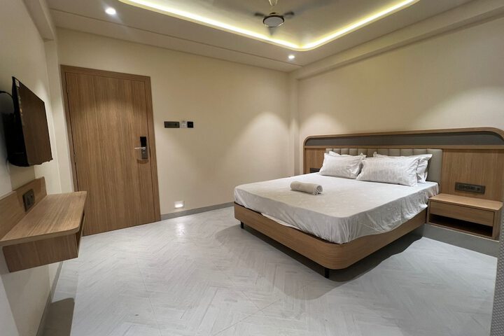 Room 3 of 12