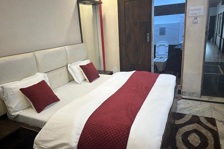 Room 9 of 23