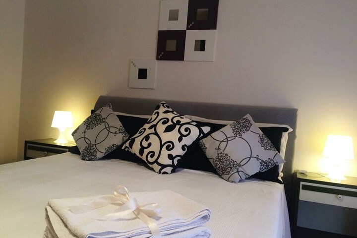 Room 4 of 13