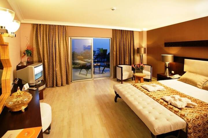 Room 2 of 47