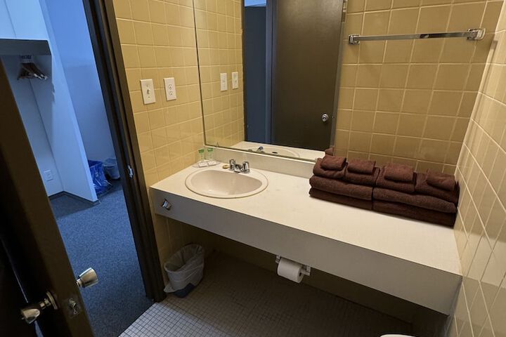Room 7 of 11