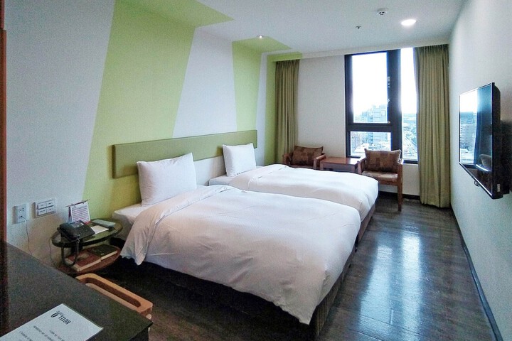 Room 8 of 68