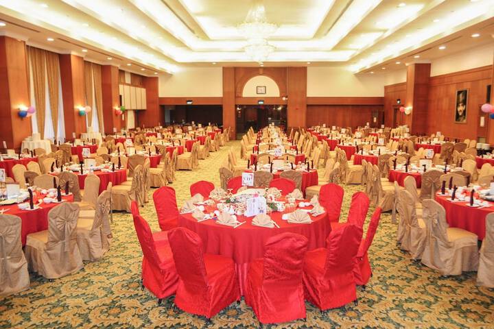 Ballroom/Hall 30 of 41