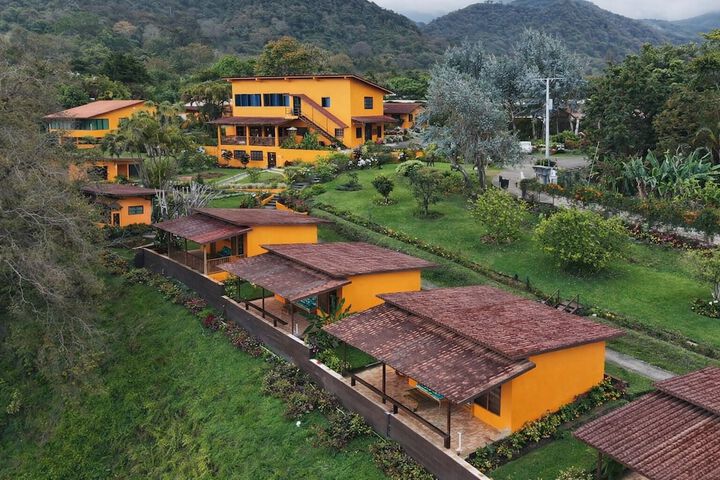 El Santuario Ecolodge in Los Naranjos