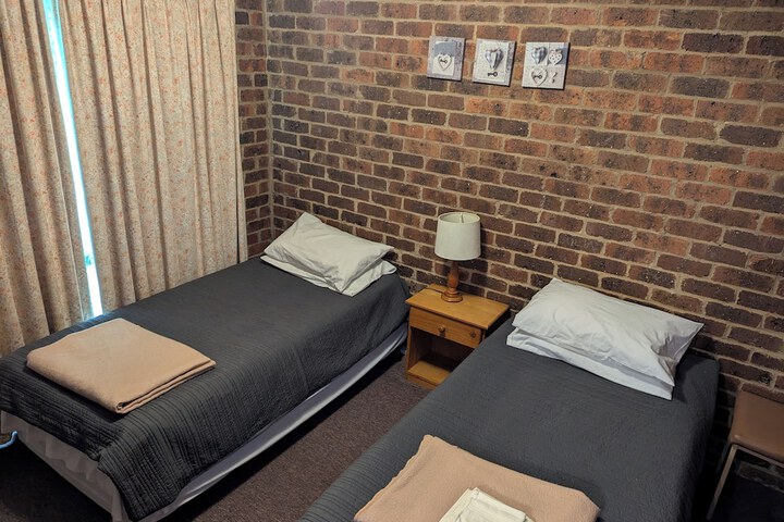 Room 9 of 28