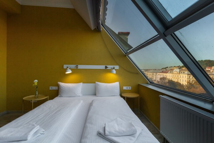 Room 50 of 146