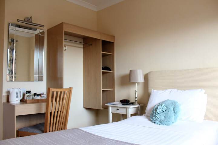 Room 3 of 33