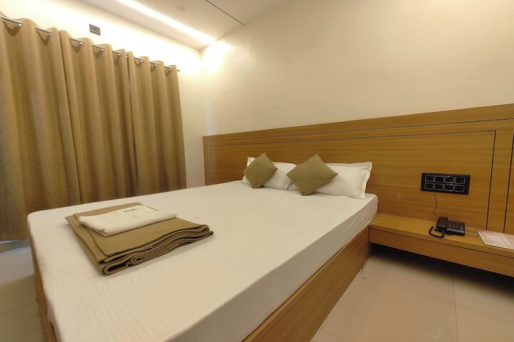Room 10 of 24