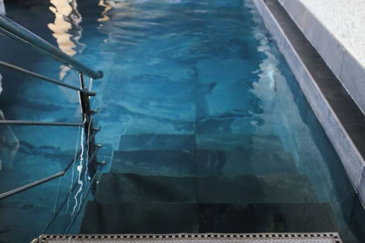 Pool 100 of 135