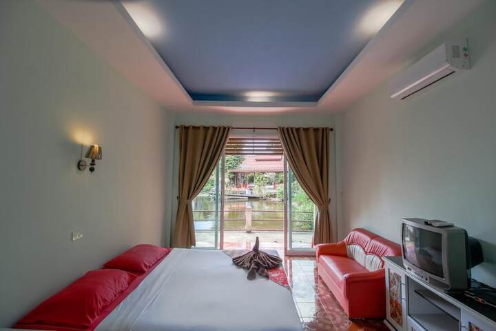 Room 8 of 33