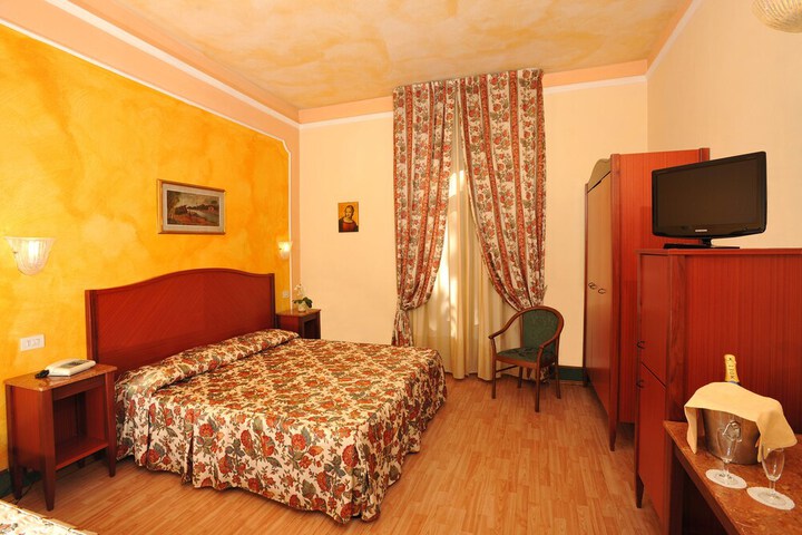 Room 6 of 48