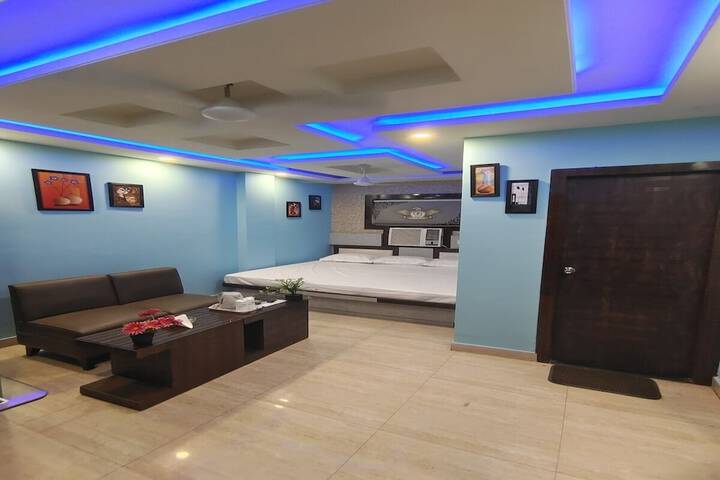 Room 12 of 19