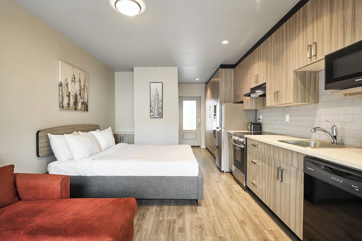 Room 6 of 34