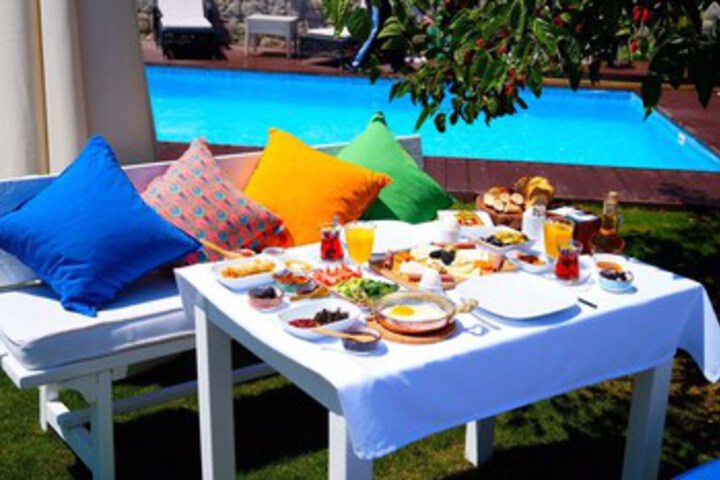 Breakfast/Coffee Service 7 of 82