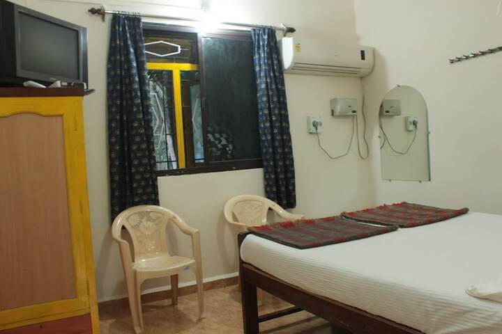 Room 14 of 25