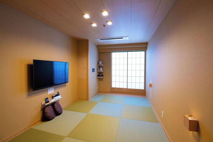 Room 12 of 22
