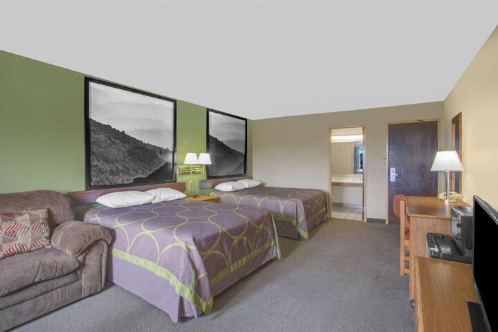 2 Double Beds (1 of 7)