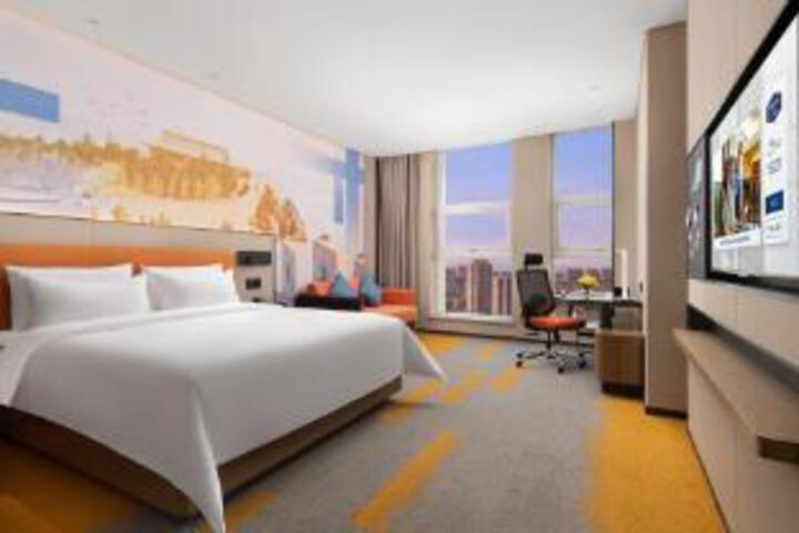 Room 8 of 10