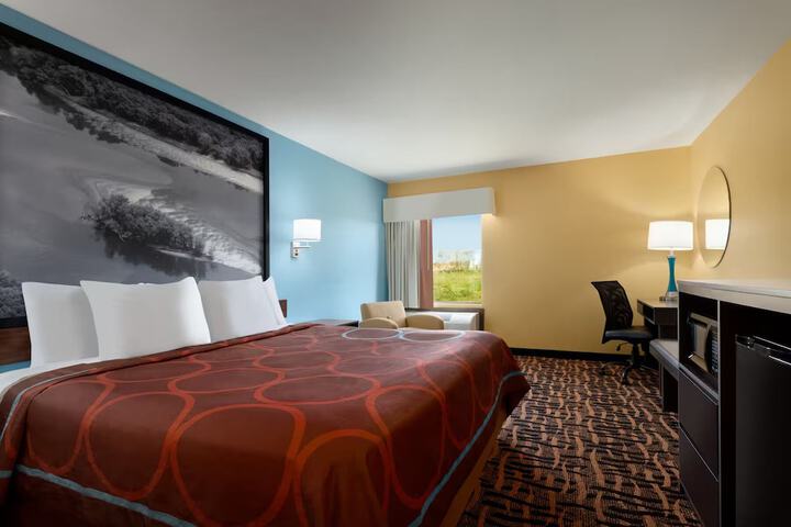 Room 8 of 16
