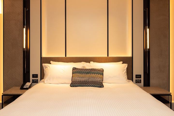Room 18 of 142