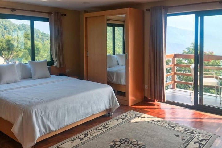 Room 4 of 15