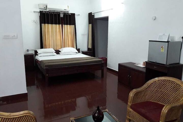 Room 6 of 44