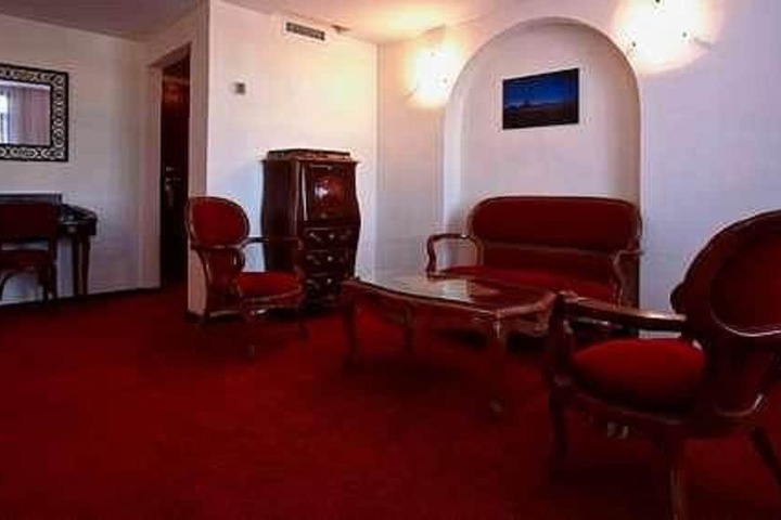 Room 15 of 38